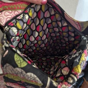 Vera Bradley crossbody bag, with adjustable straps and lots of pockets